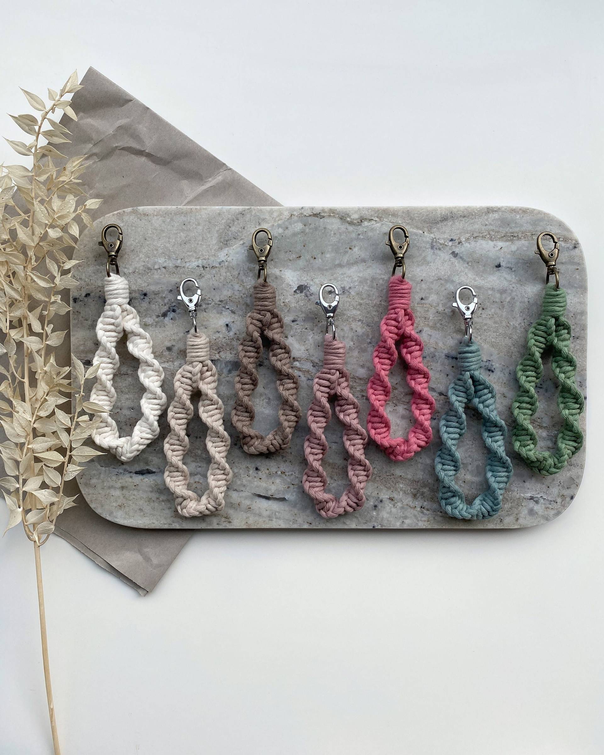Makramee Schlüsselanhänger Mit Schlaufe Karabiner Gold Silber "Helix Loop' | Boho Geschenk Personalisiert Weihnachten Wichtel von Gedankenverloren