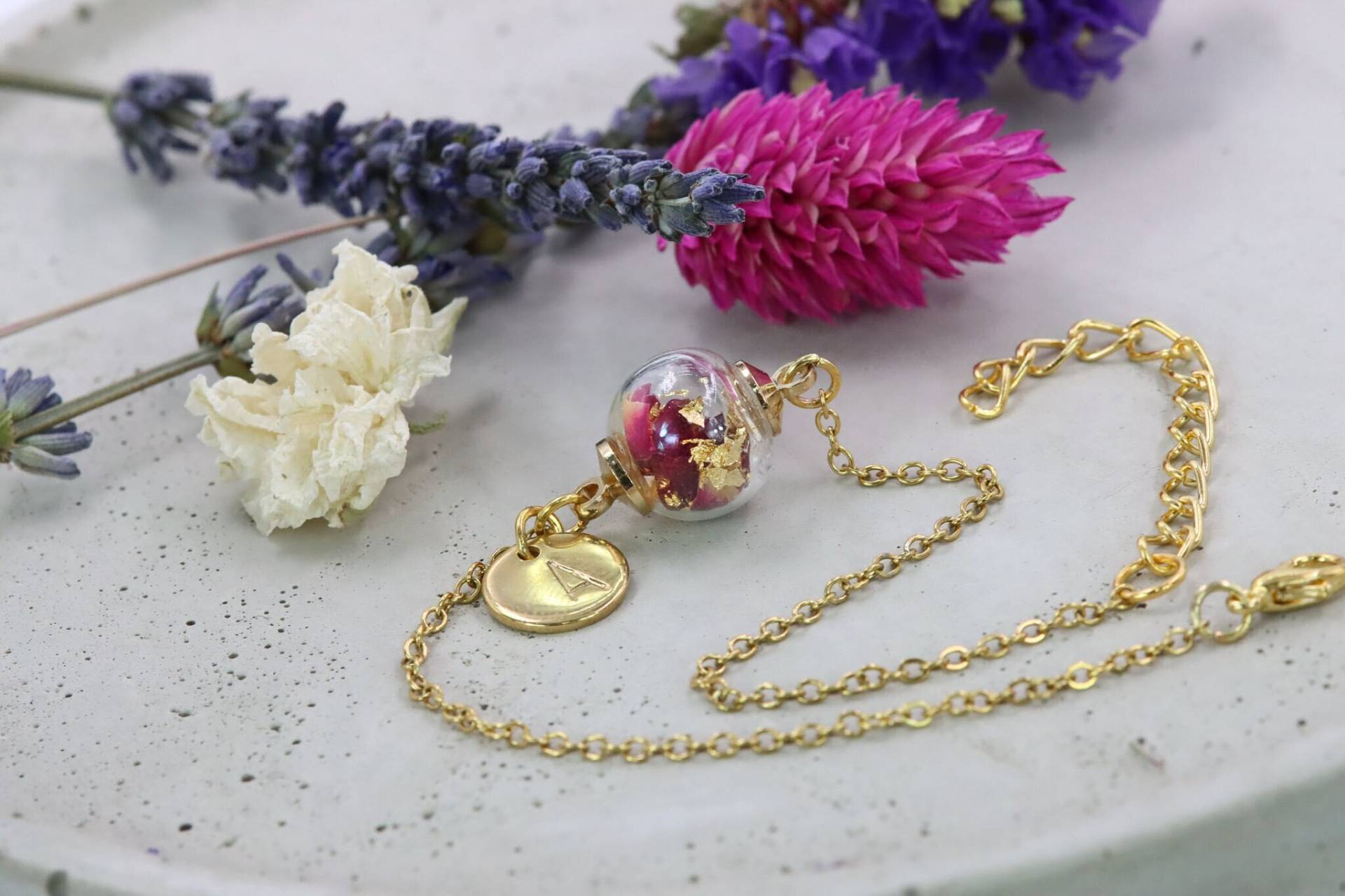 Armband "Rosenblüte Blattgold" Kugel Anhänger Glas Mit Buchstabe von Gedankenwunder