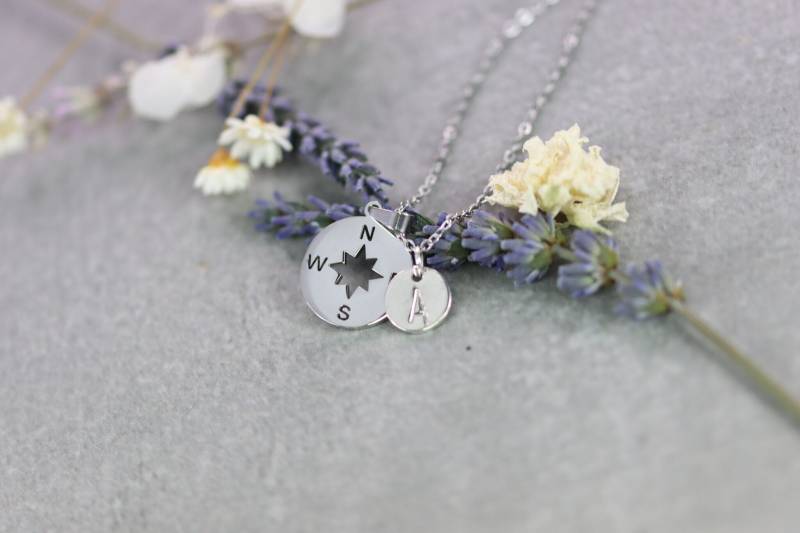 Kompass "Wegweiser" Halskette in Silber Personalisiert Name Buchstabe Kompass "Wegweiser" Halskette in Silber Personalisiert Name Buchstabe von Gedankenwunder