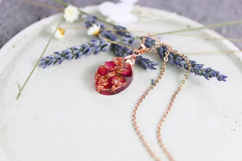 Roségold Rose Getrocknet, Echte Blüten in Harz Anhänger Oval Roségold Rose Getrocknet, Echte Blüten in Harz Anhänger Oval von Gedankenwunder