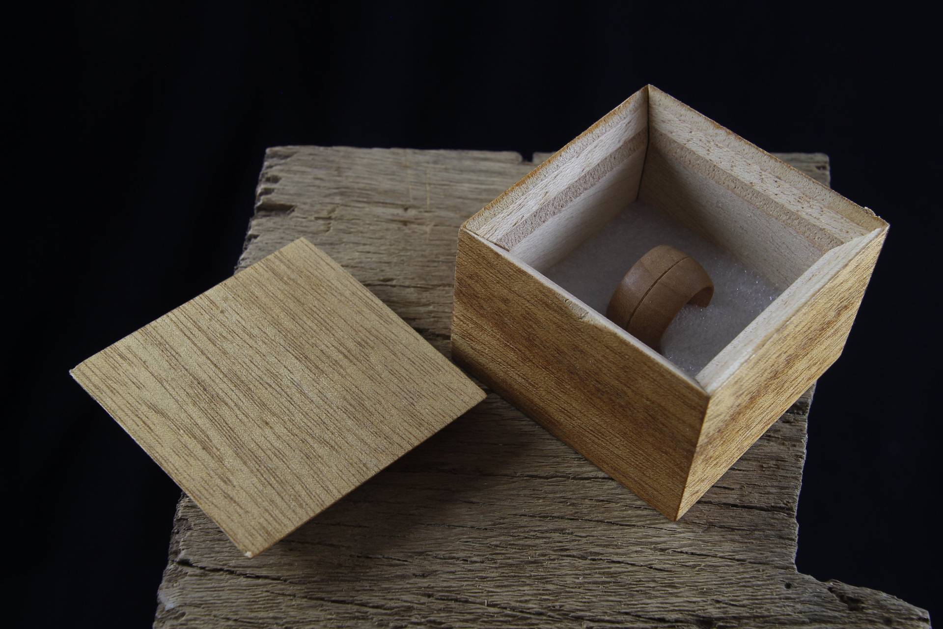 Handgefertigter Holzring | Naturschmuck Holzschmuck Apfelholz Geschenk Freundin Handarbeit Schmuck Holz Frau Handgefertigter Holzring | Naturschmuck Holzschmuck Apfelholz Geschenk Freundin Handarbeit Schmuck Holz Frau von Geduldspielmann