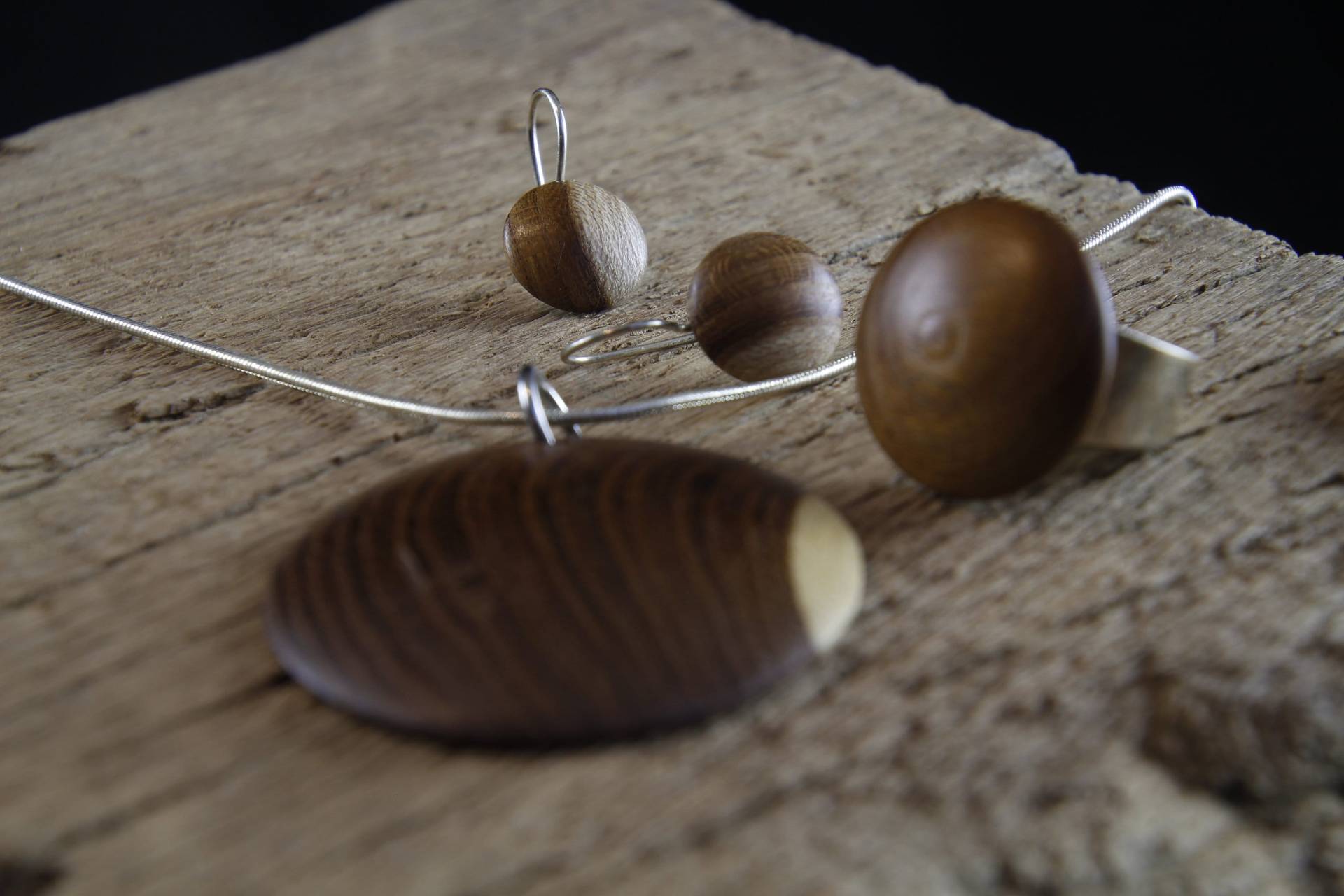 Handgefertigtes Schmuckset | Goldregenholz Schmuck Kleine Geschenke Für Frauen Holzschmuck Geschenkset Handgedrechselter Handgefertigtes Schmuckset | Goldregenholz Schmuck Kleine Geschenke Für Frauen Holzschmuck Geschenkset Handgedrechselter von Geduldspielmann