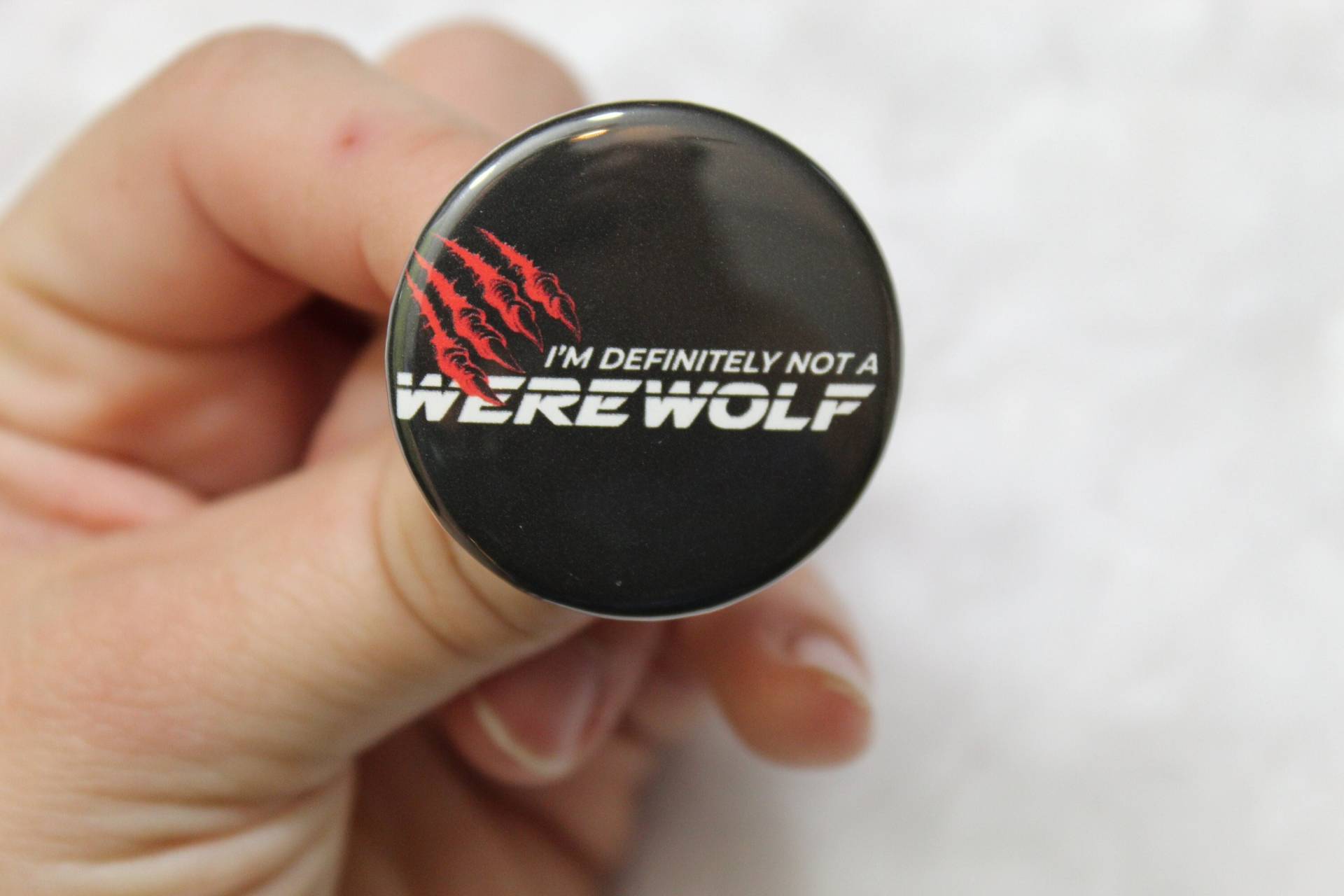 Ich Bin Defiantly Not The Werewolf Knopf. Brettspiel Inspirierte Anstecknadel. Niedliche Nerdy Knopf von GeekOnFleekApparel