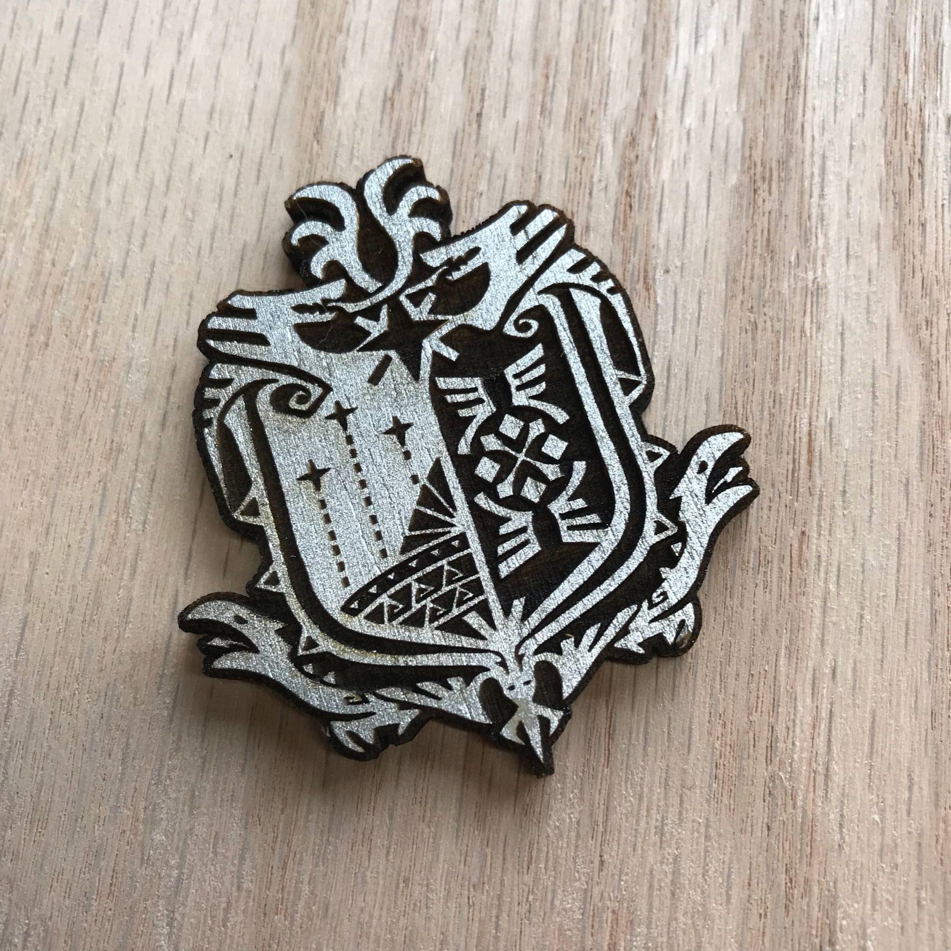 Monster Hunters World Holz Pin von GeekPinsUnlimited