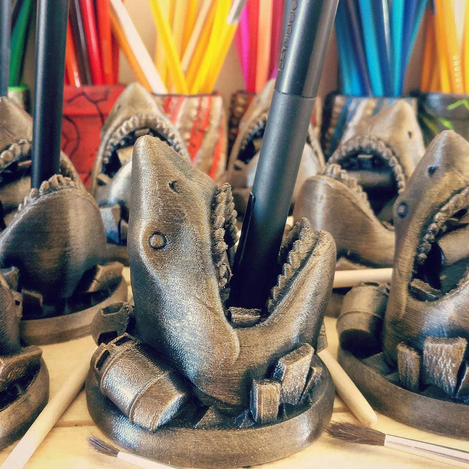 Wacom Stifthalter 3D Gedruckt Jaws Shark Edition Für Digitale Künstler Wacom Stifthalter 3D Gedruckt Jaws Shark Edition Für Digitale Künstler von Geekblivion