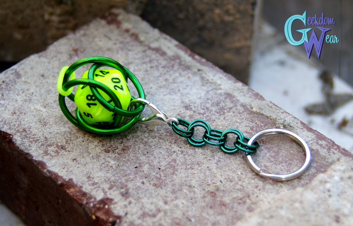 Handgemachte Chainmaille Abnehmbarer D20 Schlüsselanhänger Handgemachte Chainmaille Abnehmbarer D20 Schlüsselanhänger von GeekdomWear