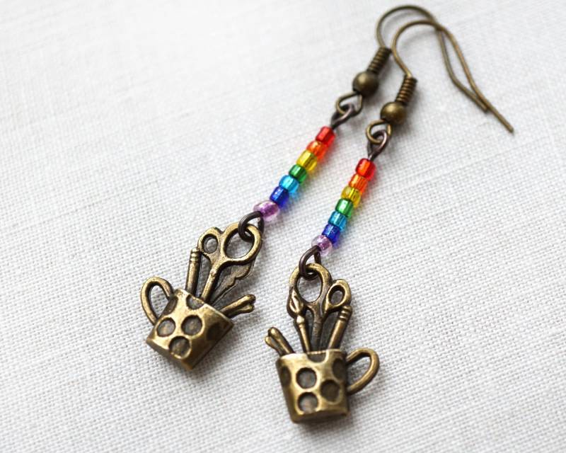 Künstler Ohrringe Regenbogen Pinsel Schere Bleistift Umweltfreundliches Geschenk Für Lehrer Maler Back To School Steampunk Lgbt von GeekeryDOO