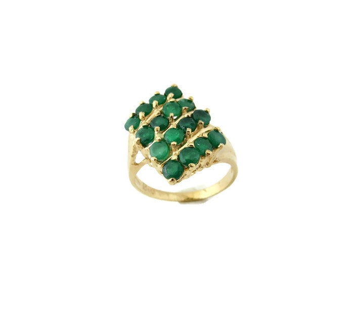 Echte Wunderschöne Grüne Smaragd, Rhombus Form Cluster, 10K Gelb Gold Ring Echte Wunderschöne Grüne Smaragd, Rhombus Form Cluster, 10K Gelb Gold Ring von Geligems
