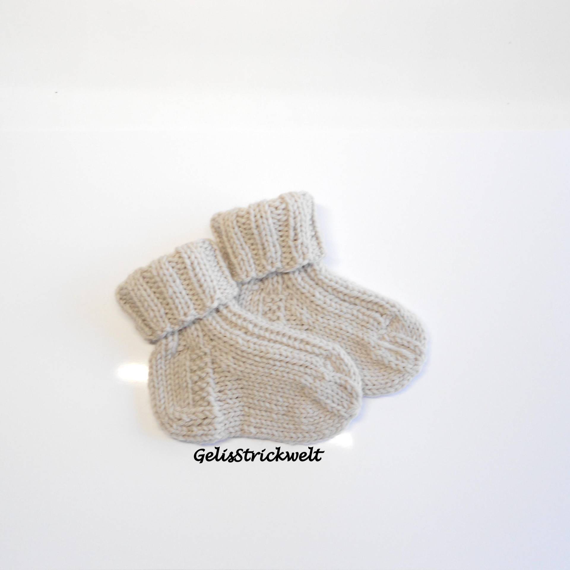 Graubeige Warm Gestrickte Babywollsocke Aus Schurwolle | Erstlingssocken Erstlingsausstattung Babysocken Dicker Sockenwolle Graubeige Warm Gestrickte Babywollsocke Aus Schurwolle | Erstlingssocken Erstlingsausstattung Babysocken Dicker Sockenwolle von GelisStrickwelt