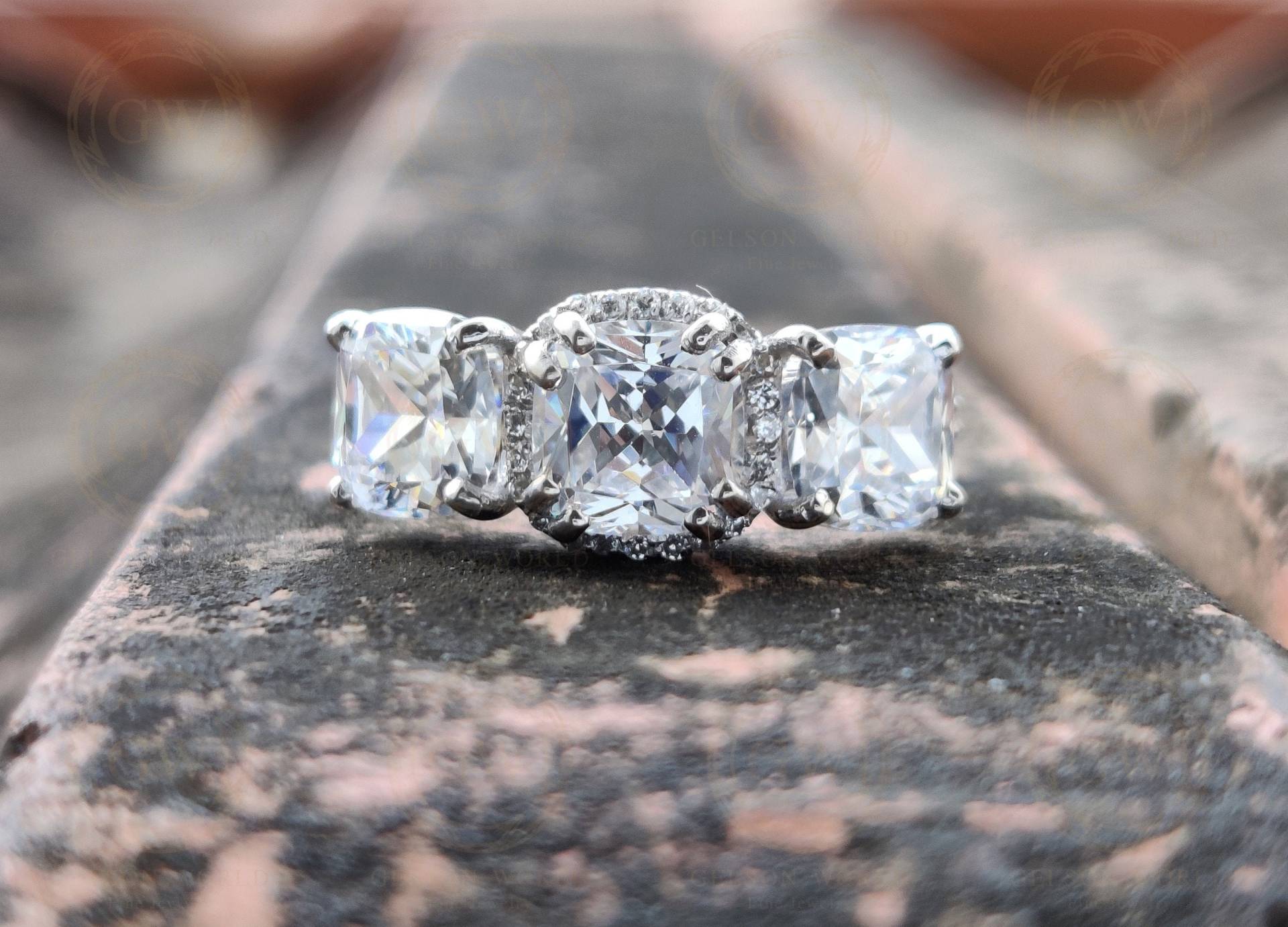 4 Ct Kissen Halo Vintage Verlobungsring, Sterling Silber, Man Made Diamond, 3 Stein Ehering, Vorschlag Ring, Geschenk Für Sie von GelsonWorld