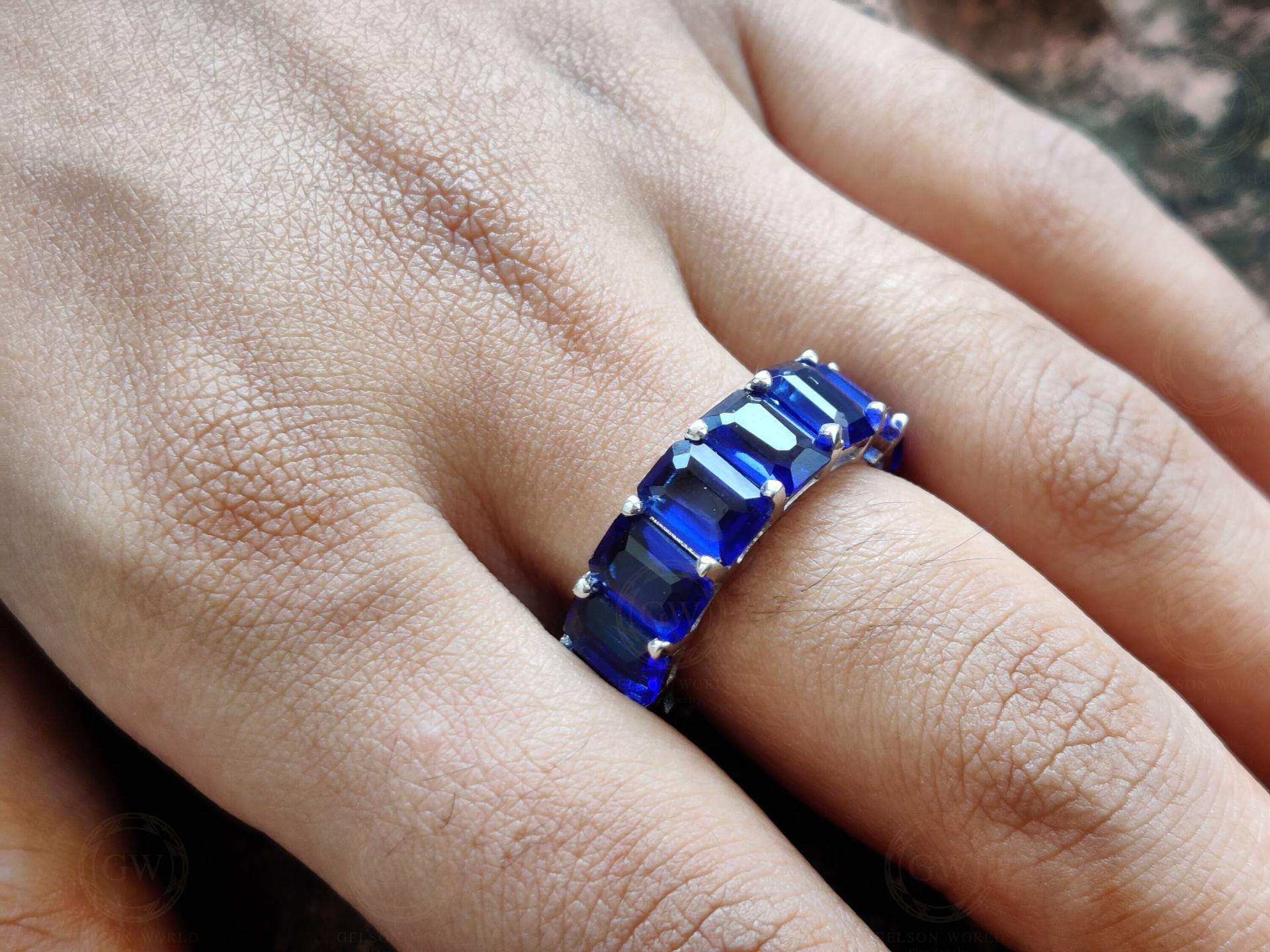 7 Mm Breiter Blauer Saphir Smaragd Full Eternity Ehering, Edelstein Brautband, Sterling Silber Ring, Ring Für Frauen, Geburtsstein von GelsonWorld