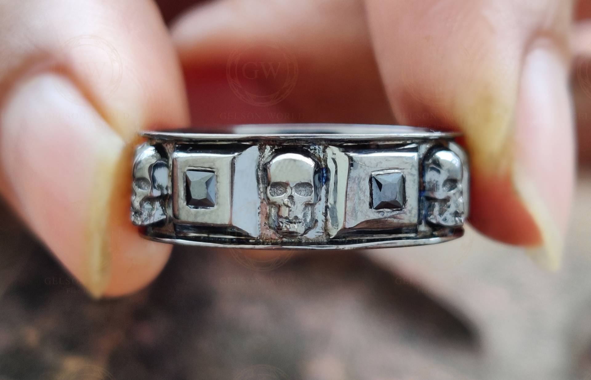 7 Mm Breites Herren Gothic Totenkopf Ehering, Punk Style Biker Ring, Unikat Schmuck, Schwarz Cz Sterling Silber, Jubiläumsring, Eternity Band von GelsonWorld