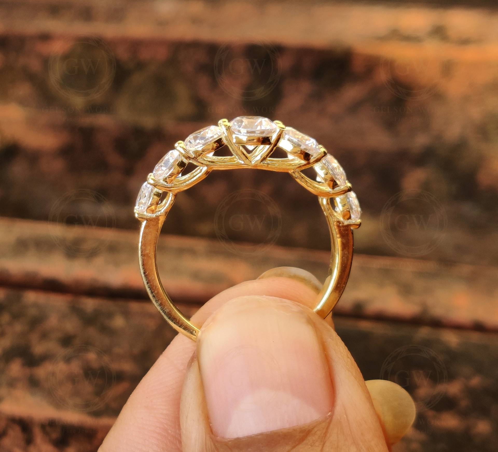 7 Stein 14K Gold Classic Trellis Verlobungsring, Runder Moissanit Minimalist Ring, Jahrestag Geschenk Für Sie, Braut Hochzeit Schmuck von GelsonWorld