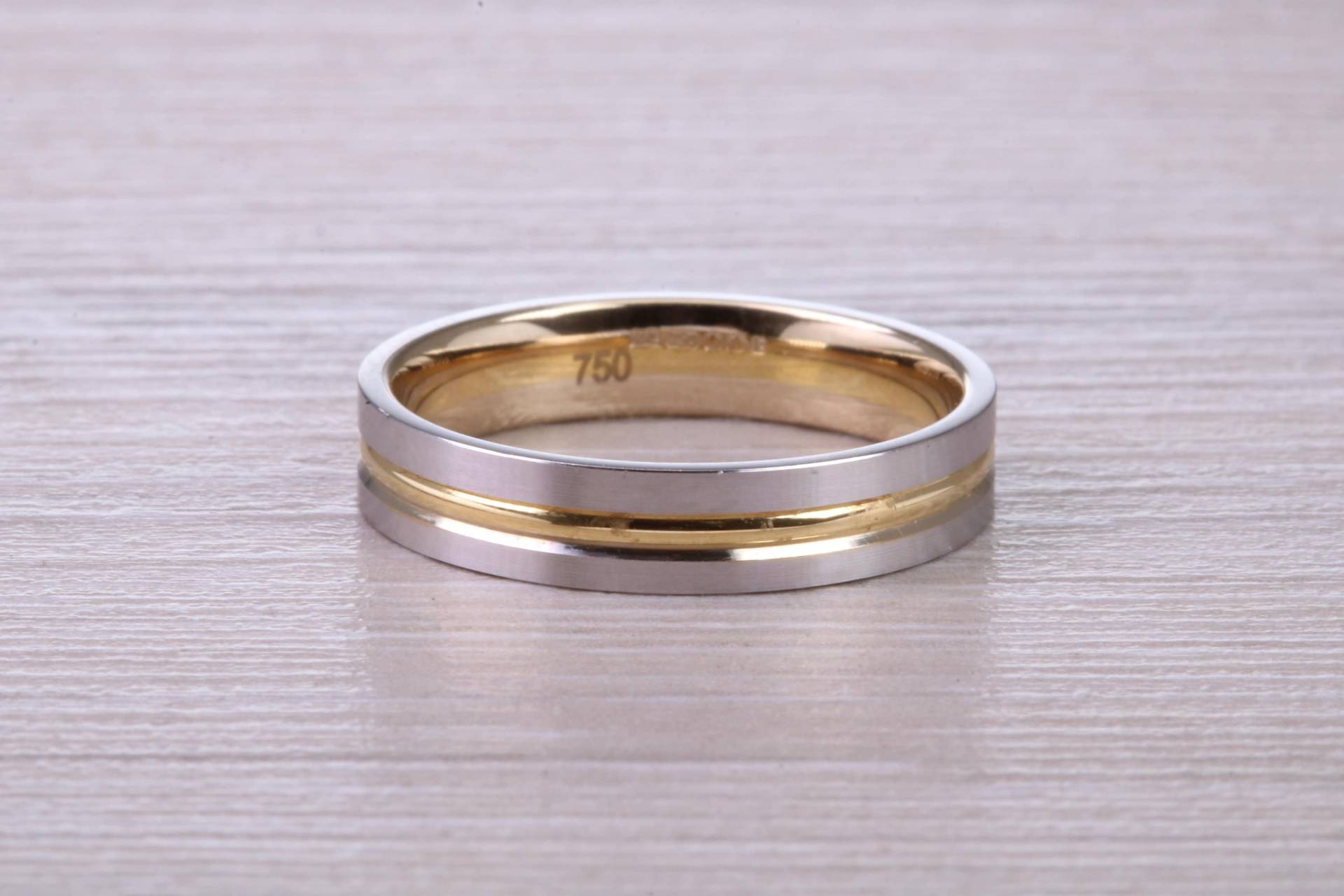 4 Mm Breites 18Ct Weiß Und Gelbgold Hochzeitsband von GemArtsCo