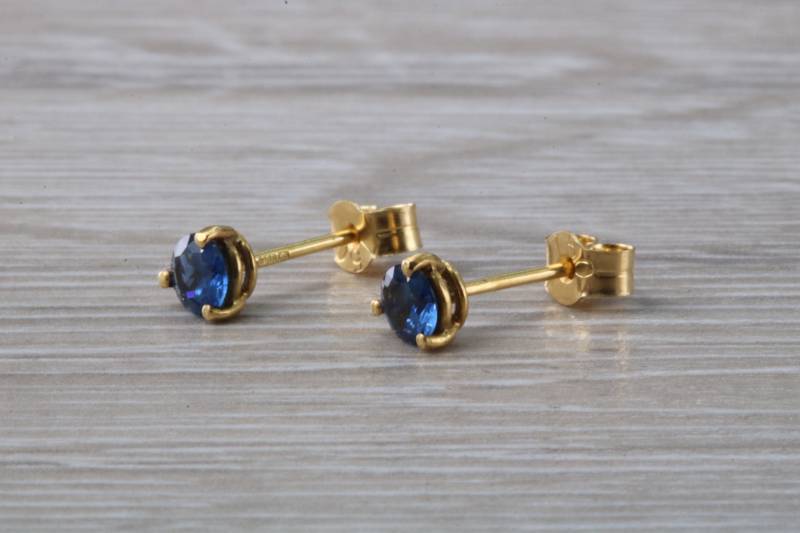 Blauer Saphir Set Gelbgold Ohrstecker von GemArtsCo