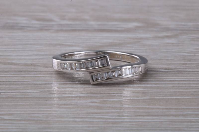 Crossover Baguette Cut Diamant Set Ring von GemArtsCo