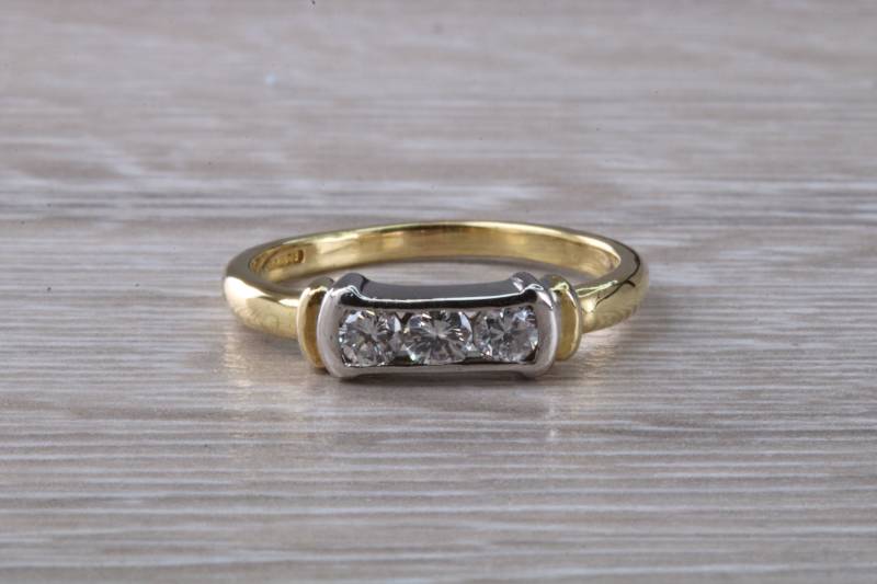 Diamant Trilogy Set 18Ct Weiß Und Gelbgold Ring von GemArtsCo