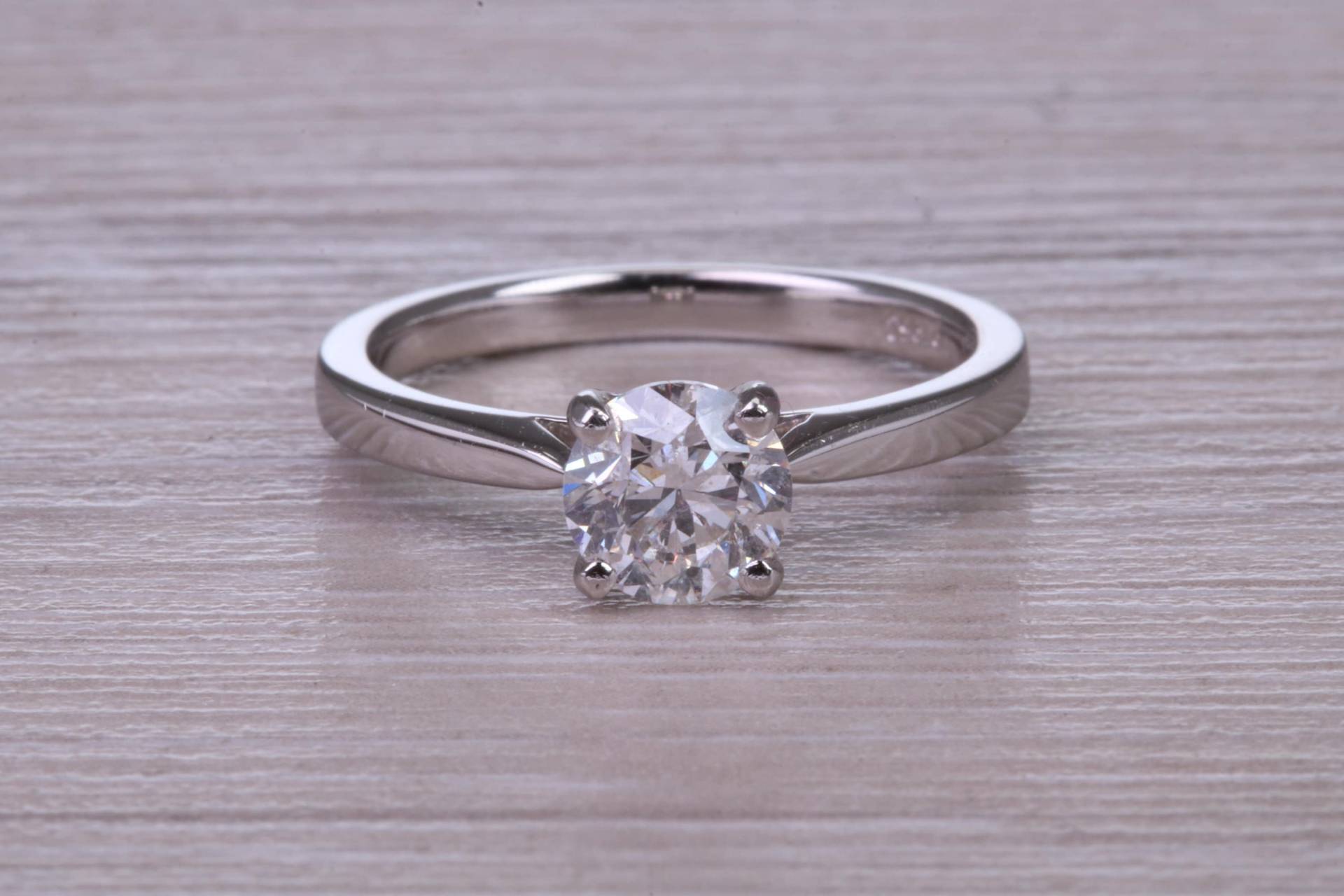 Elegantes Und Zeitloses One Carat F Si 2 Graded Diamond Set Platin Solitär von GemArtsCo