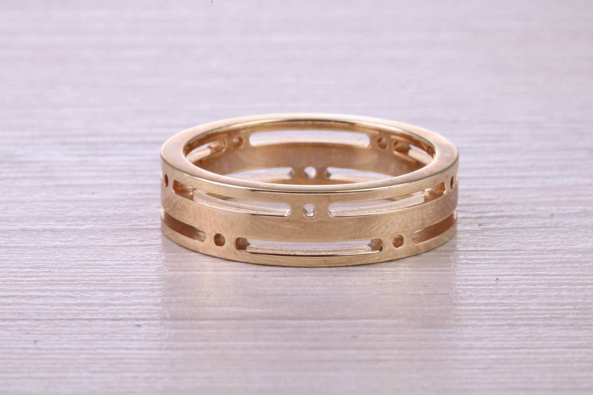 Gents 6 Mm Breit Chunky Cut Out Gelbgold Band von GemArtsCo