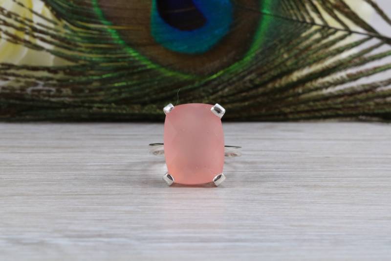 Großer 14 Karat Rosa Chalcedon Set Weißgold Ring von GemArtsCo