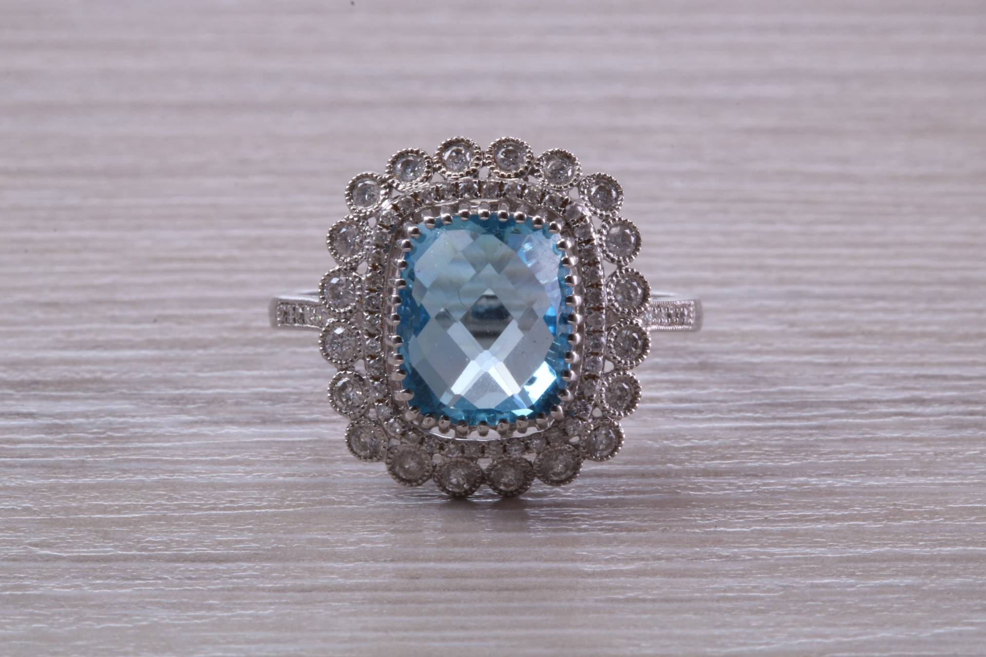 Großer 5 Karat Blautopas Und Diamant Ring von GemArtsCo