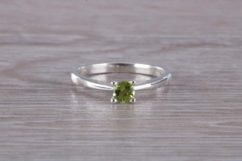 Natürlicher Peridot Edelstein Set Silber Ring Natürlicher Peridot Edelstein Set Silber Ring von GemArtsCo