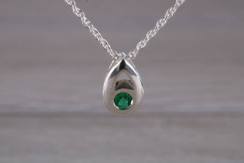 Natürlicher Rundschliff Smaragd Set Silber Halskette von GemArtsCo