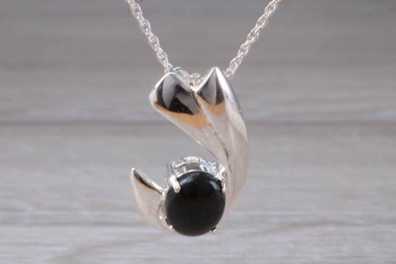 Oval Geschliffene Schwarze Jade Set Silberkette von GemArtsCo
