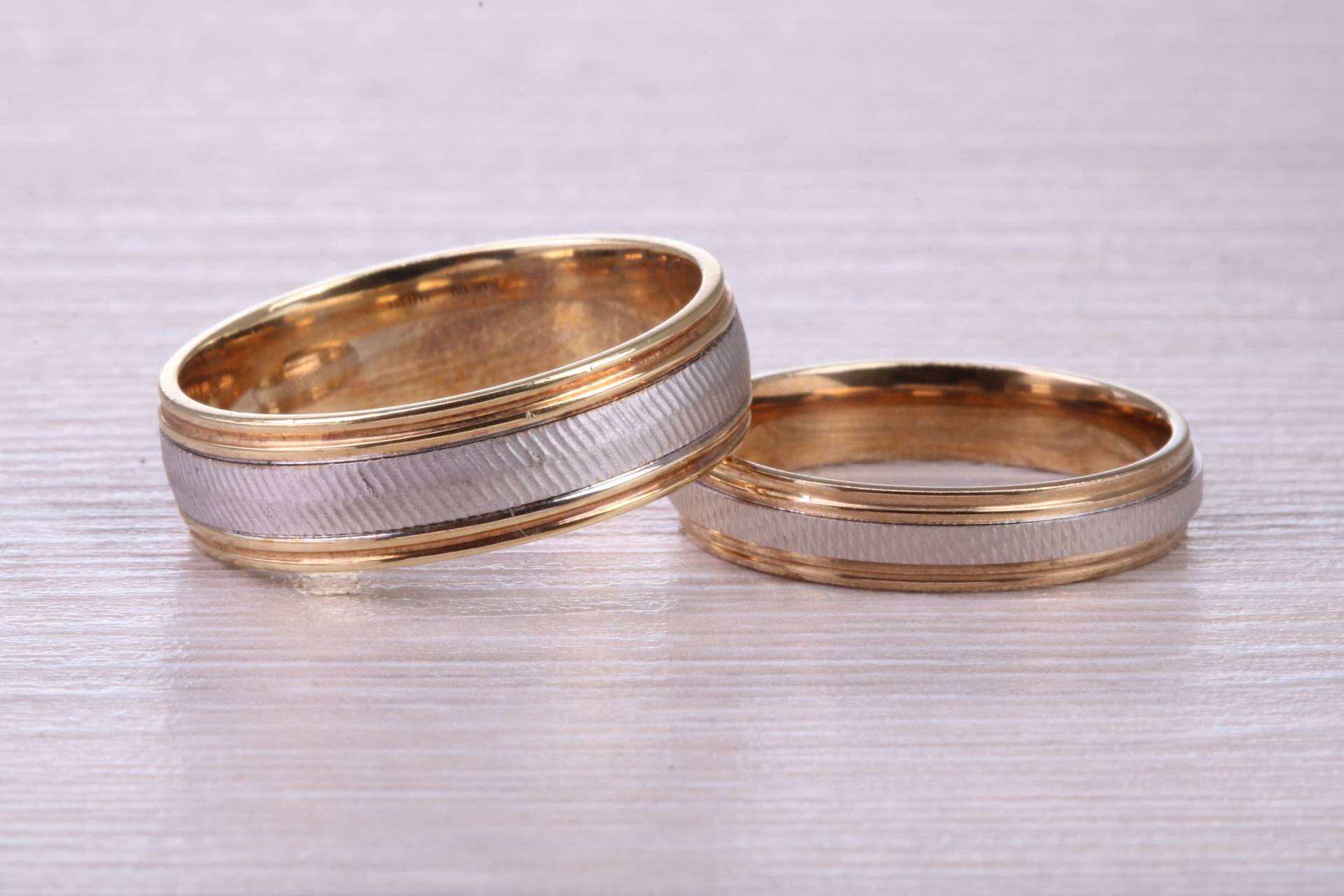 Passendes Brautpaar His & Hers Weiß Und Gelbgold Hochzeitsband von GemArtsCo