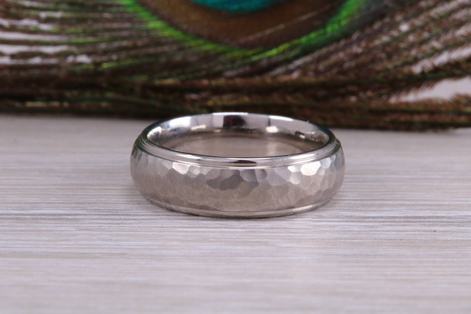 Titan Gehämmert Finish Band, Geringes Gewicht Und Sehr Langlebig, Wahl Der Breiten, Perfekt Als Ehering Oder Mode-Ring von GemArtsCo