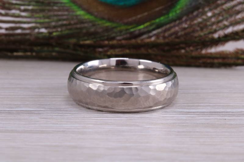 Titan Gehämmert Finish Band, Geringes Gewicht Und Sehr Langlebig, Wahl Der Breiten, Perfekt Als Ehering Oder Mode-Ring von GemArtsCo