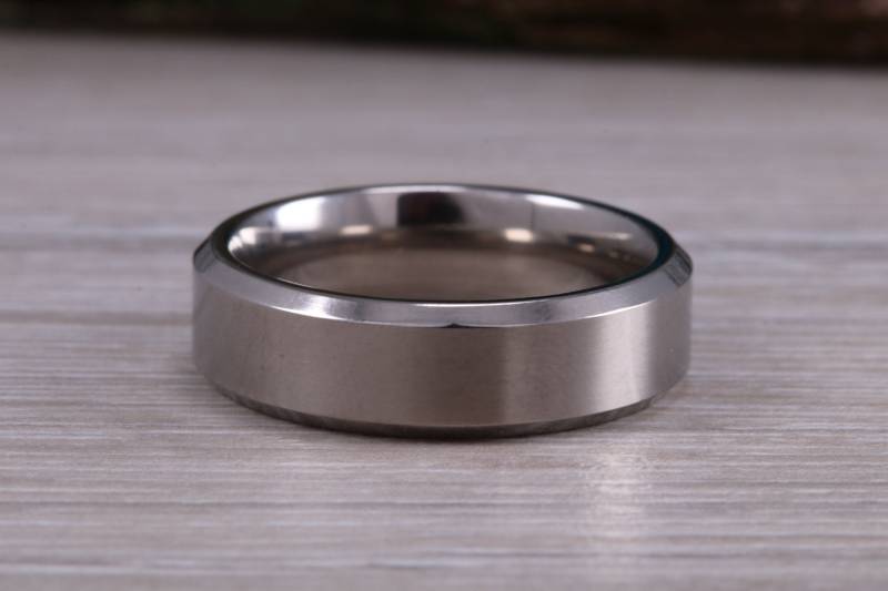 Titan Gemusterte Finish Band, Geringes Gewicht Und Sehr Langlebig, Wahl Der Breiten, Perfekt Als Ehering Oder Mode-Ring Titan Gemusterte Finish Band, Geringes Gewicht Und Sehr Langlebig, Wahl Der Breiten, Perfekt Als Ehering Oder Mode-Ring von GemArtsCo