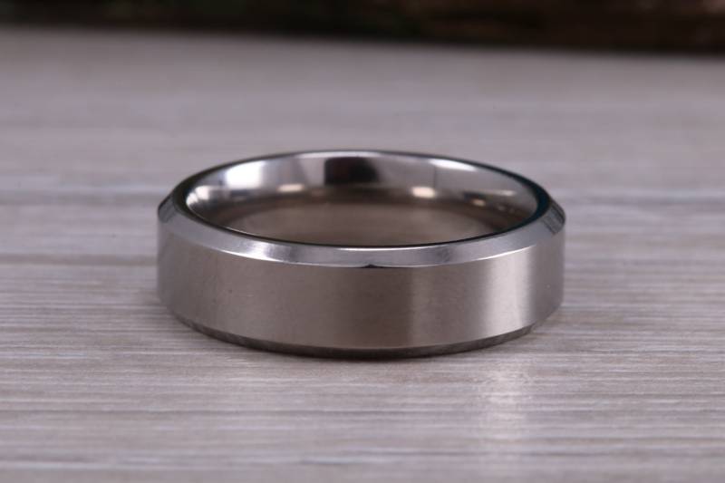 Titan Gemusterte Finish Band, Geringes Gewicht Und Sehr Langlebig, Wahl Der Breiten, Perfekt Als Ehering Oder Mode-Ring von GemArtsCo