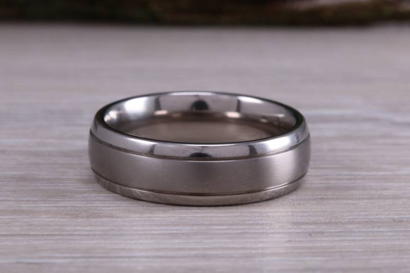 Titan Gemusterte Finish Band, Geringes Gewicht Und Sehr Langlebig, Wahl Der Breiten, Perfekt Als Ehering Oder Mode-Ring von GemArtsCo