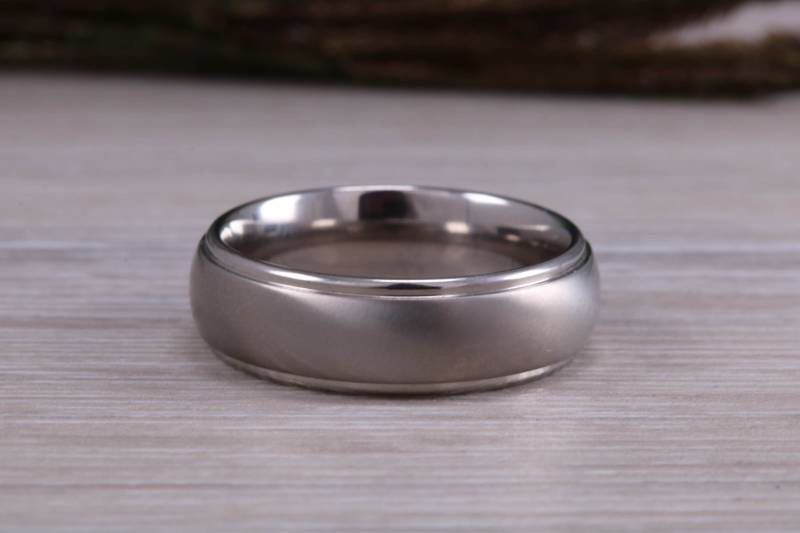 Titan Gemusterte Finish Band, Geringes Gewicht Und Sehr Langlebig, Wahl Der Breiten, Perfekt Als Ehering Oder Mode-Ring von GemArtsCo