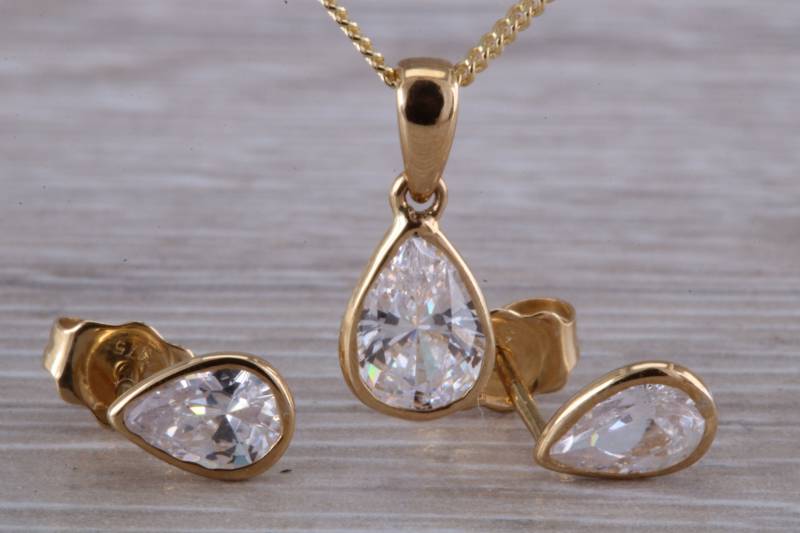 Tropfenschliff Gelbgold C Z Set Diamant Look Ohrringe Und Passende Halskette von GemArtsCo
