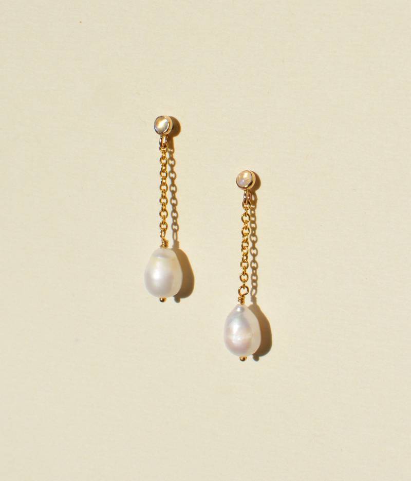 Mondstein Perlen Tropfen Ohrringe von GemBlue