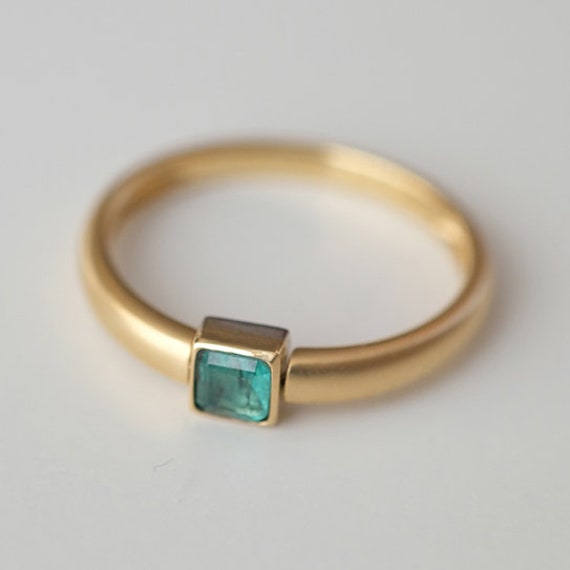 Natürlicher Smaragd Ring 14K Quadrat Form Satin Veredelt Verlobungsring Lünettenfassung Mai Geburtsstein Natürlicher Smaragd Ring 14K Quadrat Form Satin Veredelt Verlobungsring Lünettenfassung Mai Geburtsstein von GemCARAT