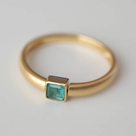 Natürlicher Smaragd Ring 14K Quadrat Form Satin Veredelt Verlobungsring Lünettenfassung Mai Geburtsstein von GemCARAT