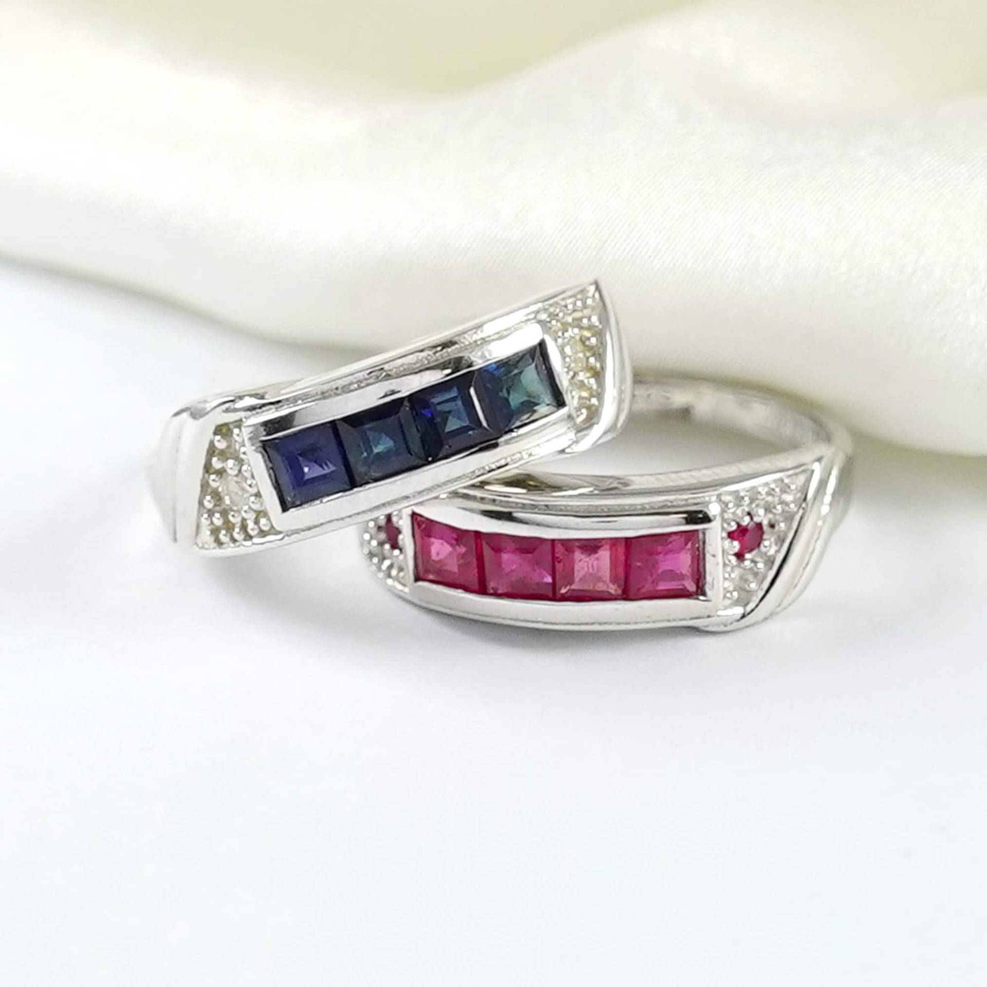 Diamant Saphir Ring, Rubin Ehering, Blauer Silber Geburtsstein Edelstein Eternity Band von GemForJewelry