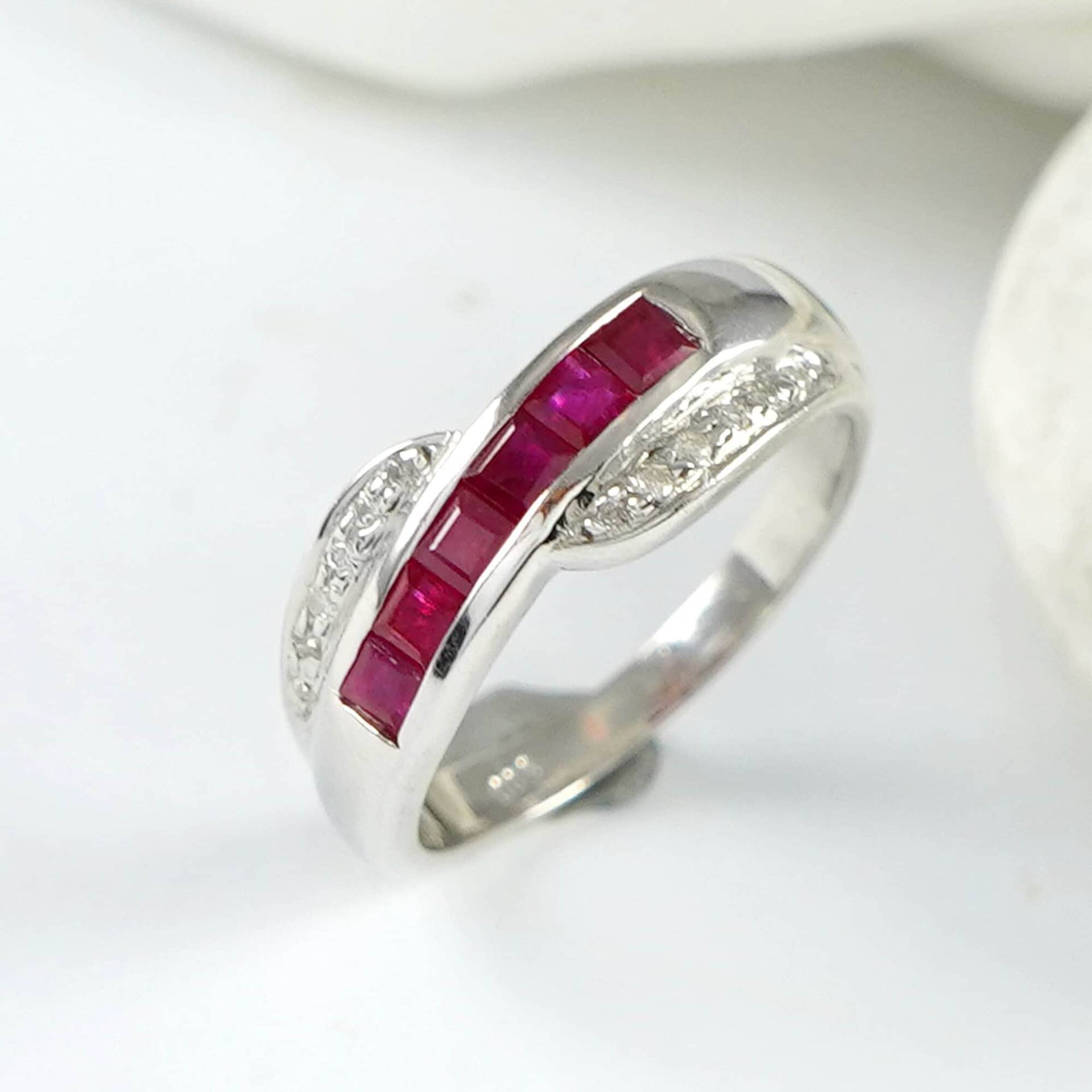 Natürlicher Rubin Diamant Ring, Ehering, Rhodium Über Silber, Juli Birthstone Edelsteinring, Halbe Eternity Bandring von GemForJewelry