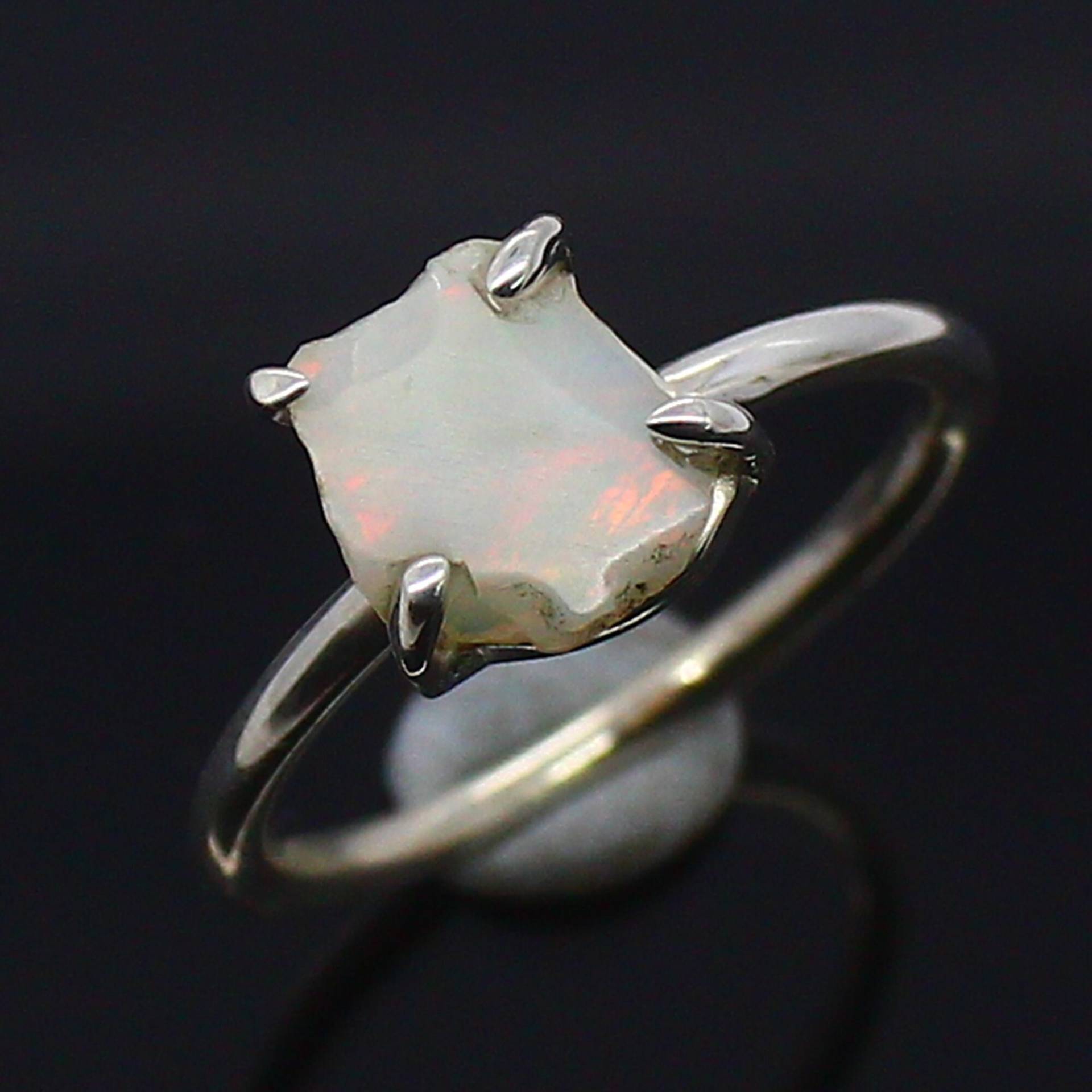 Roher Weißer Opal Ring, Feueropal Ring Für Frauen, Oktober Geburtsstein Rohstein Handgemachter Einzigartiges Geschenk, Verlobungsring von GemForJewelry