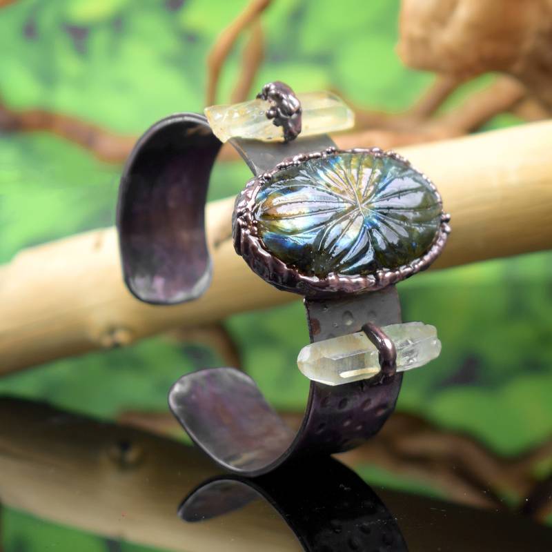 Labradorit Armband | Kristall Edelstein Verstellbares Handgefertigtes Manschette Kupfer von GemFormingStudio