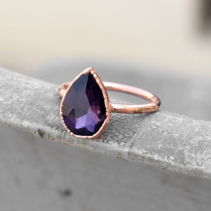 Lila Hydro Amethyst Ring, Rose Gold Kupfer Facettierter Stein von GemFormingStudio