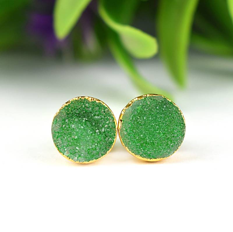 Vergoldete Messing Druzy Ohrstecker, Minimalist Edelstein Ohrstecker von GemFormingStudio
