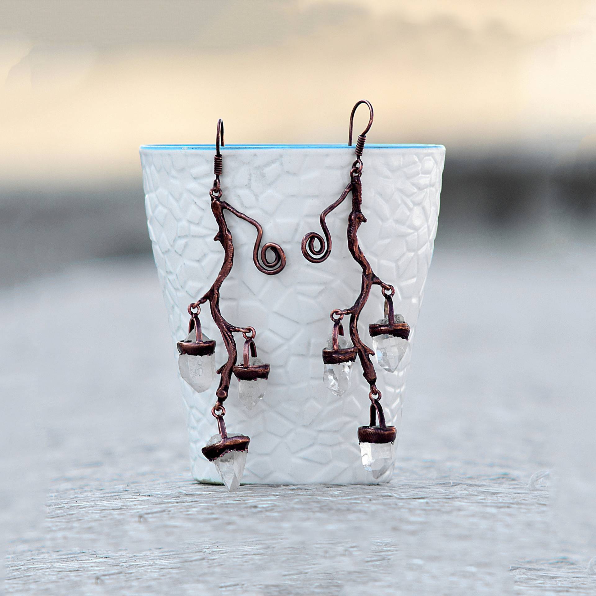 Natürliche Klare Kristallquarz-Ohrringe Edelstein-Ohrringe Geschenkartikel Ohr-Draht-Ohrring Zweig-Ohrringe Hängende Ohrringe Baum-Ohrring von GemFormingStudio