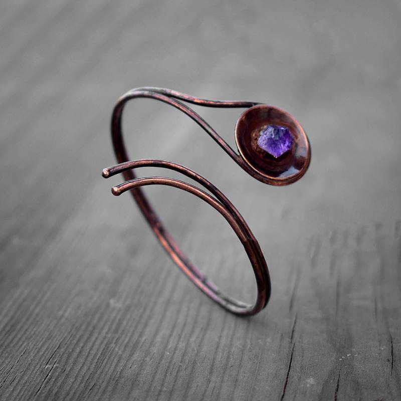 Natürlicher Amethyst Armreif Handgemachter + Schweres Armband Edelstein Statement Design Boho von GemFormingStudio