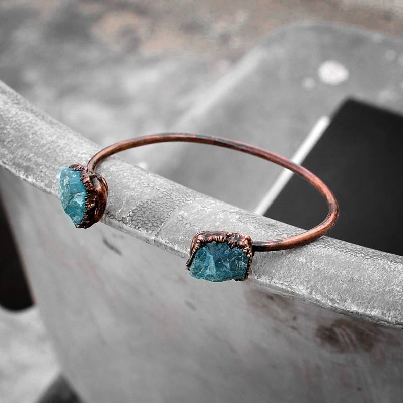 Natürlicher Blauer Apatit Armreif/Verstellbarer Armbänder Für Frauen Geschenke Sie Edelstein-Armband Handgemachtes Armband von GemFormingStudio