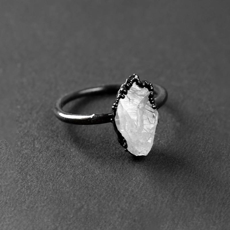 Natürlicher Klarer Kristall Quarz Ring Schmuck - Rohstein Edelstein Oxidierter Schwarzer Ringe Für Frauen Geschenk Mutter von GemFormingStudio