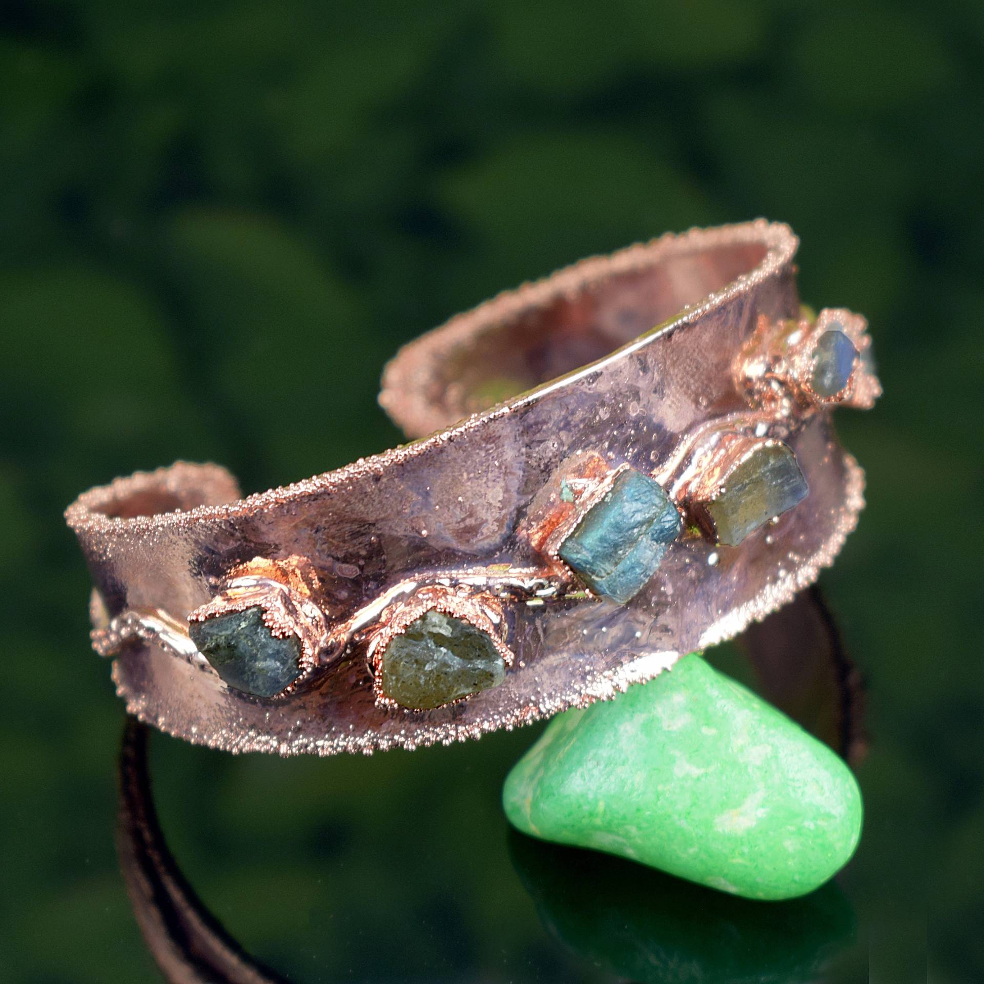 Natürlicher Labradorit Armreif ~ Armband Handgemachter Schweres Edelstein Statement Design Boho Natürlicher Labradorit Armreif ~ Armband Handgemachter Schweres Edelstein Statement Design Boho von GemFormingStudio